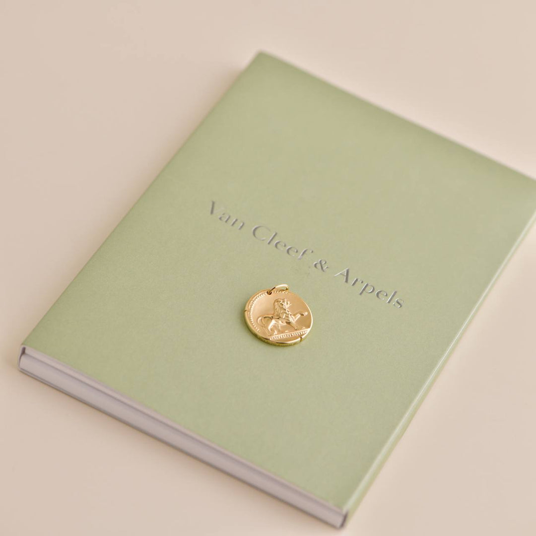 Preloved Van Cleef Zodiaque medal Leonis 18k Yellow Gold Pendant