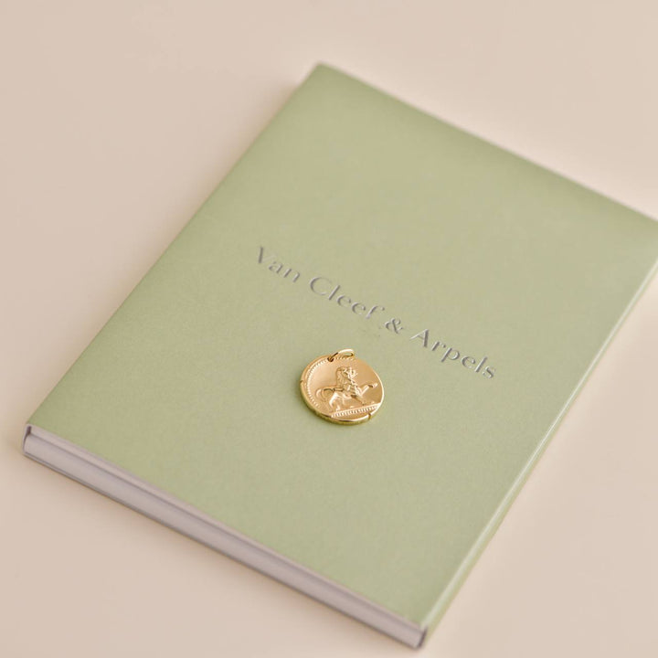 Preloved Van Cleef Zodiaque medal Leonis 18k Yellow Gold Pendant