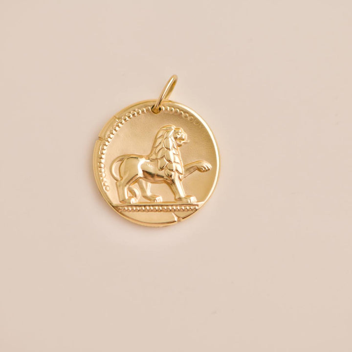Used VCA Zodiaque medal Leonis 18k Yellow Gold Pendant