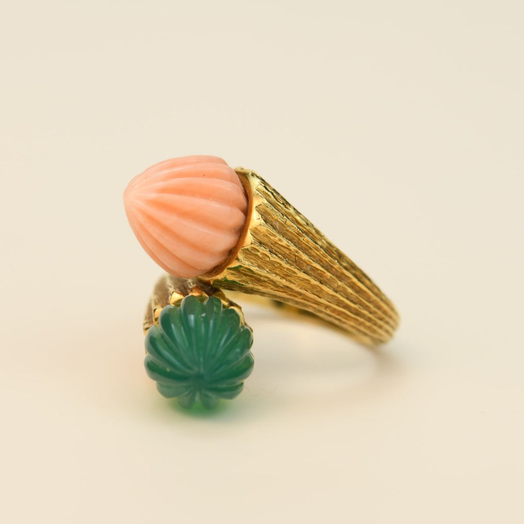 Second Hand Coral Chalcedony 18K Yellow Gold Ring