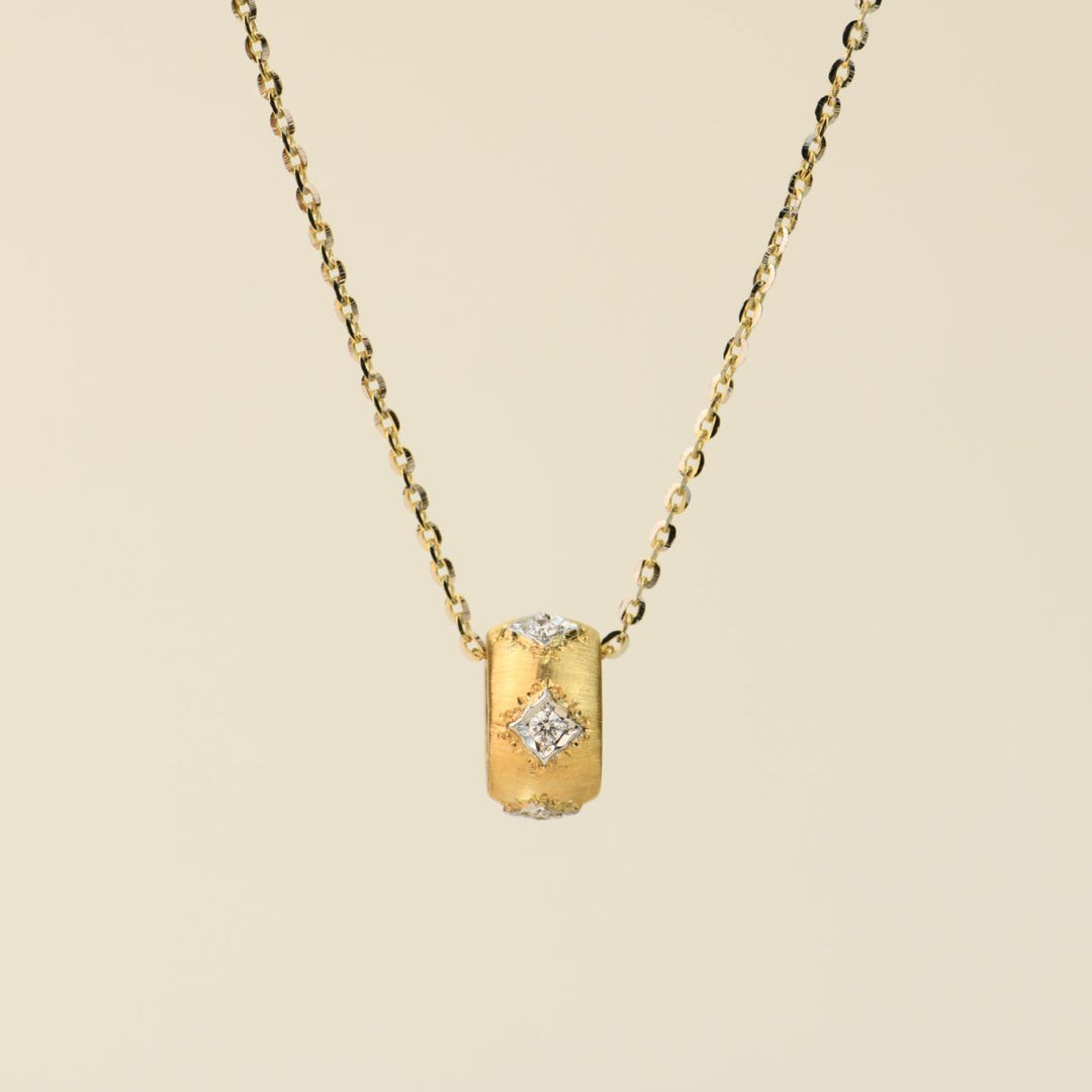 Second Hand Diamond 18K Yellow Gold Pendant Necklace