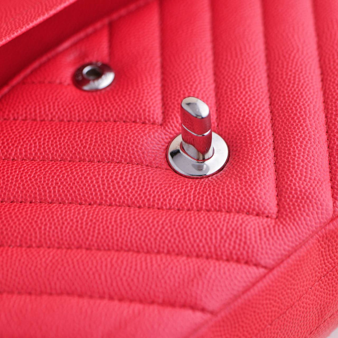 Second Hand Chanel Chevron Caviar Medium Classic Double Flap Bag