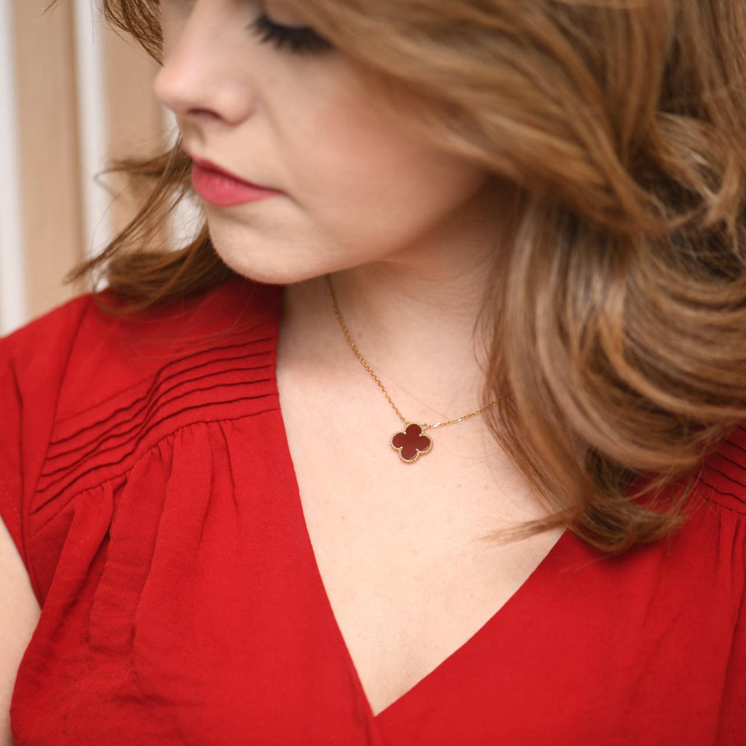 Second Hand Van Cleef & Arpels Vintage Alhambra Carnelian 18k Yellow Gold Pendant