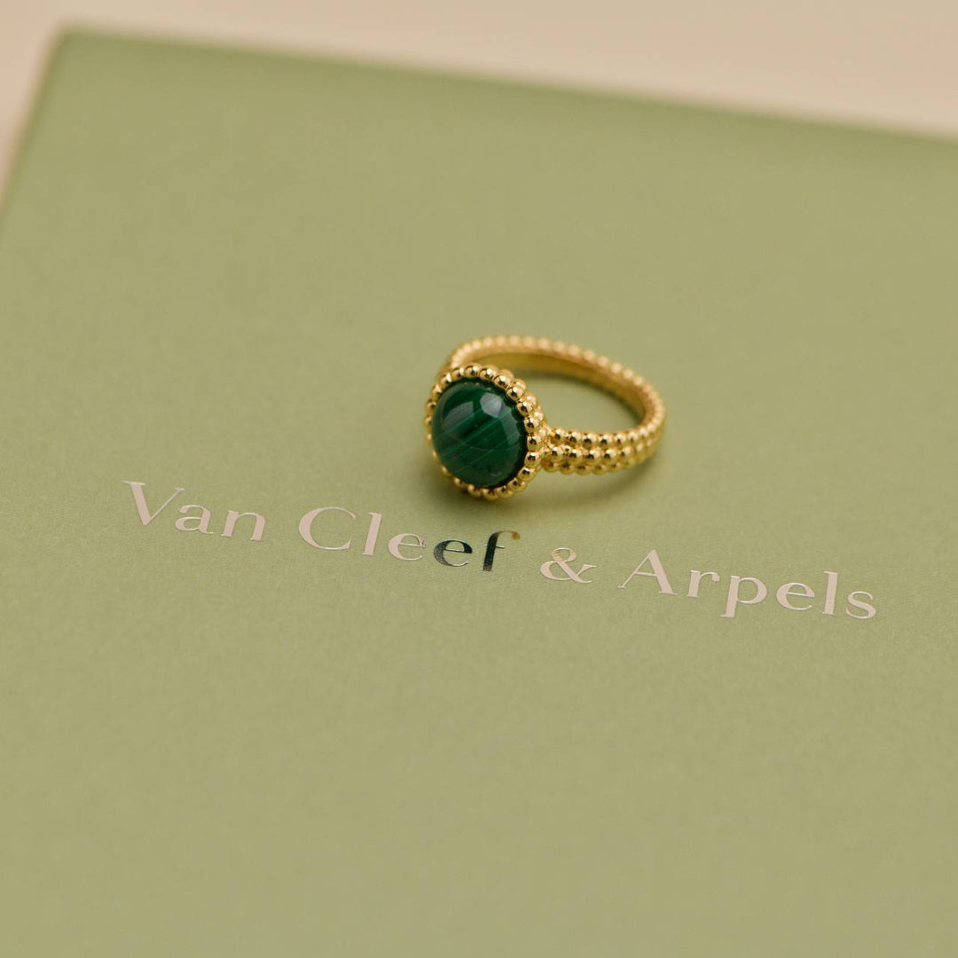 Preloved Van Cleef Perlée Malachite 18k Yellow Gold Ring Size 54