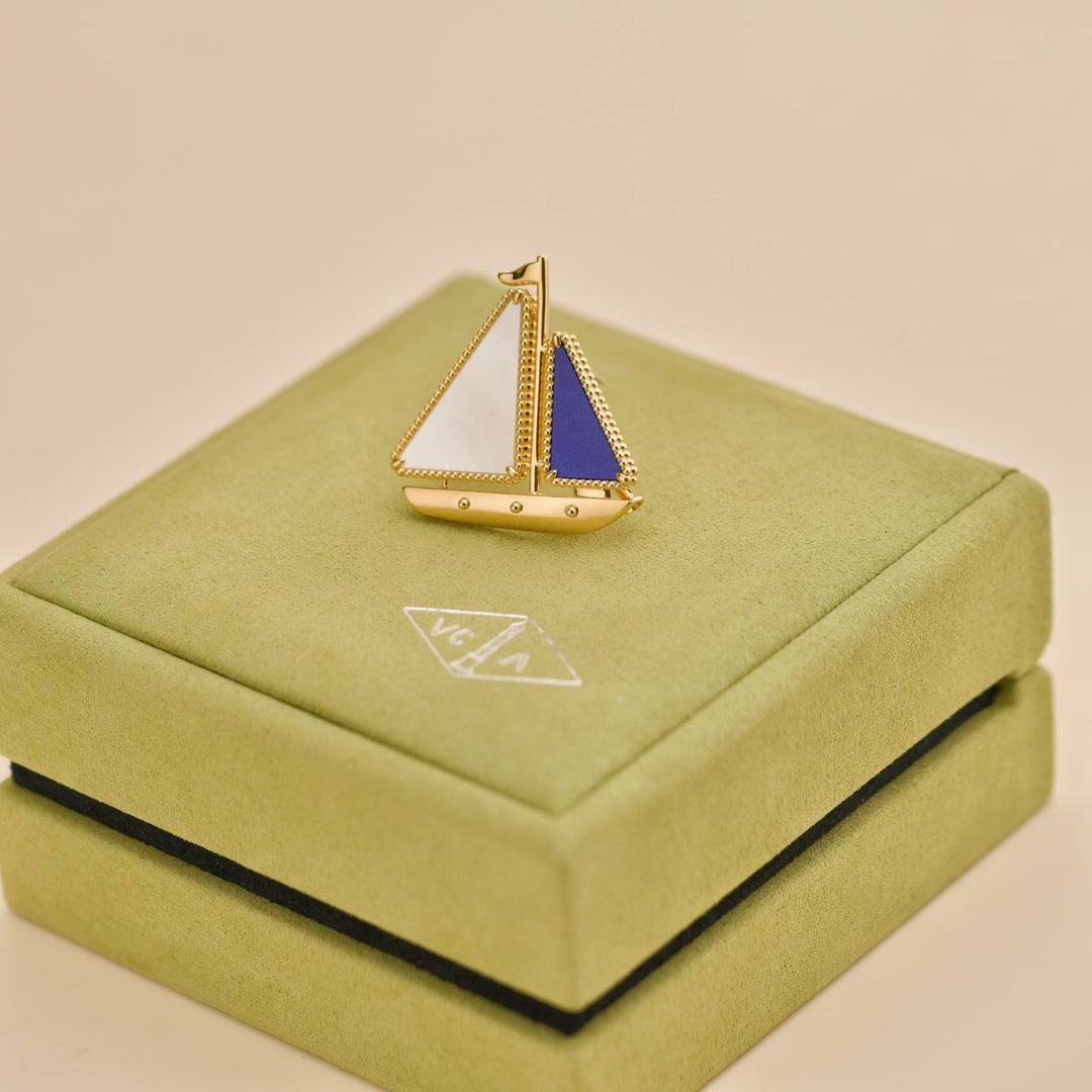 Used Van Cleef & Arpels Lapis Lazuli Mother of pearl Lucky Summer Boat clip