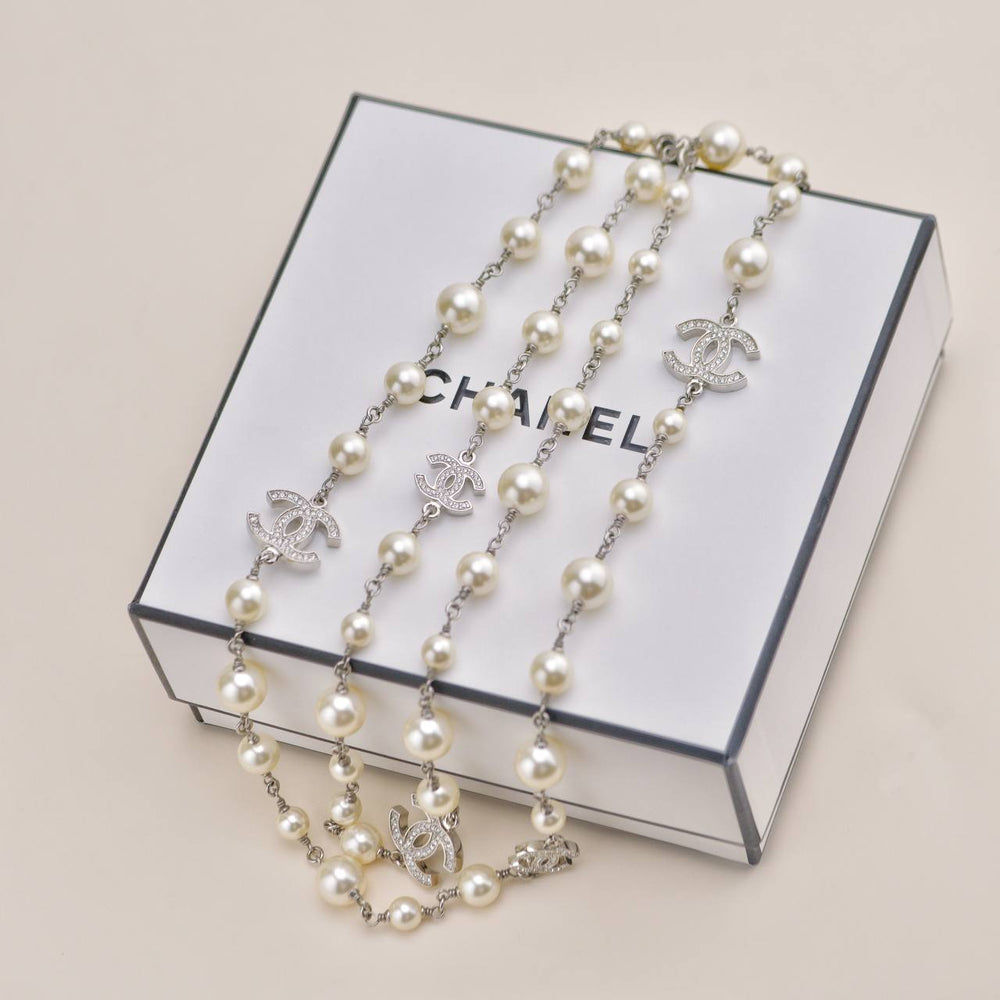Preowned Chanel CC Collection Faux Pearl Crystal Gilt Necklace