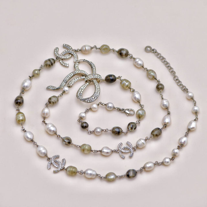 Second Hand Chanel CC Collection Faux Pearl Crystal Bow Bead Necklace