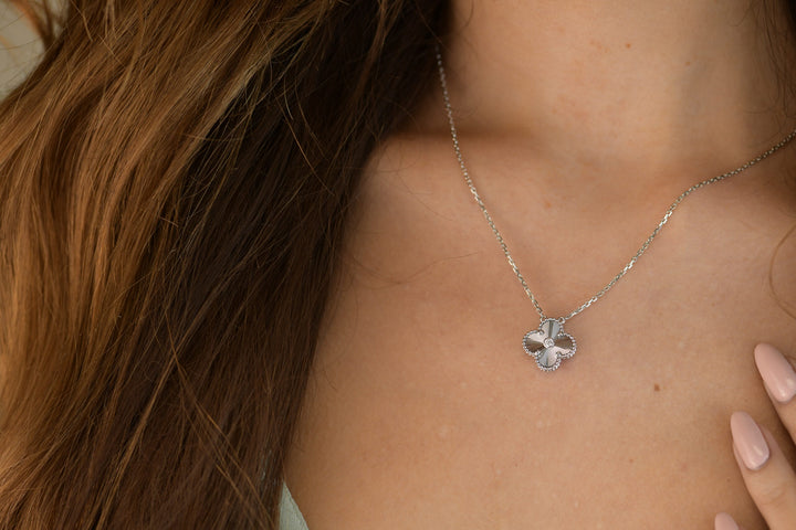 Second Hand Van Cleef & Arpels Vintage Alhambra 2020 Holiday Pendant Necklace