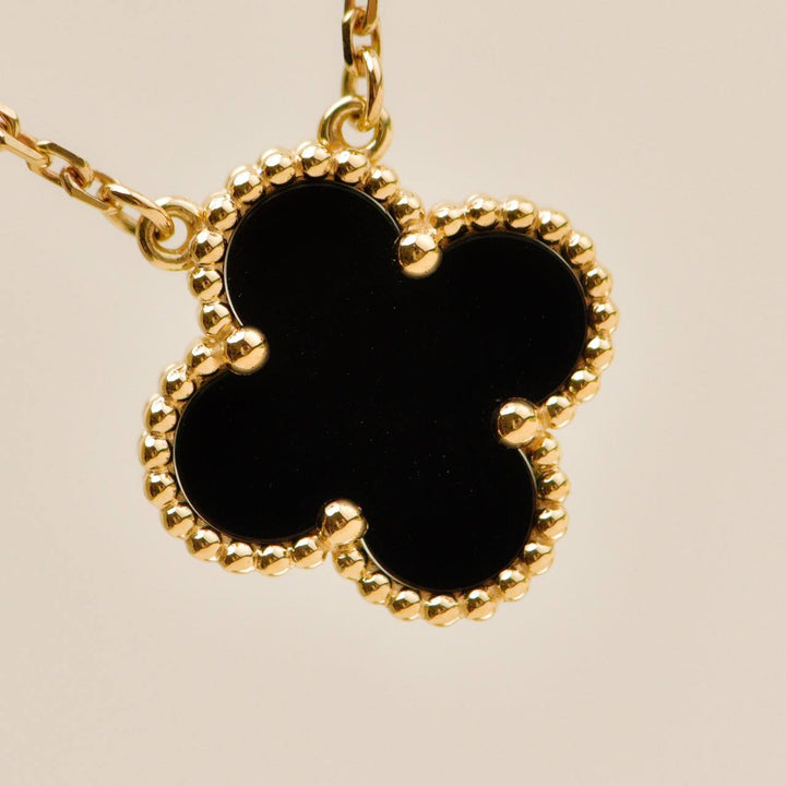 Used Authentic Van Cleef & Arpels Vintage Alhambra Pendant Necklace Onyx 18K Yellow Gold