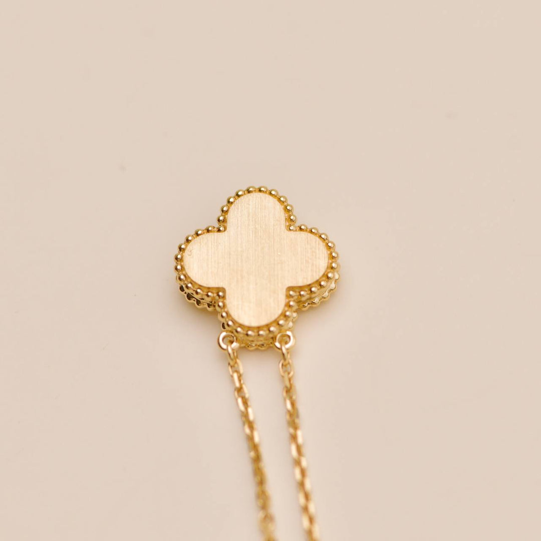 Second Hand Authentic Van Cleef & Arpels 2018 Holiday Pendant Golden Mother of Pearl Diamond 18K Yellow Gold