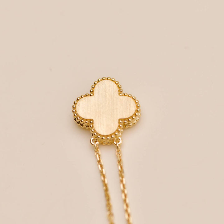 Second Hand Authentic Van Cleef & Arpels 2018 Holiday Pendant Golden Mother of Pearl Diamond 18K Yellow Gold