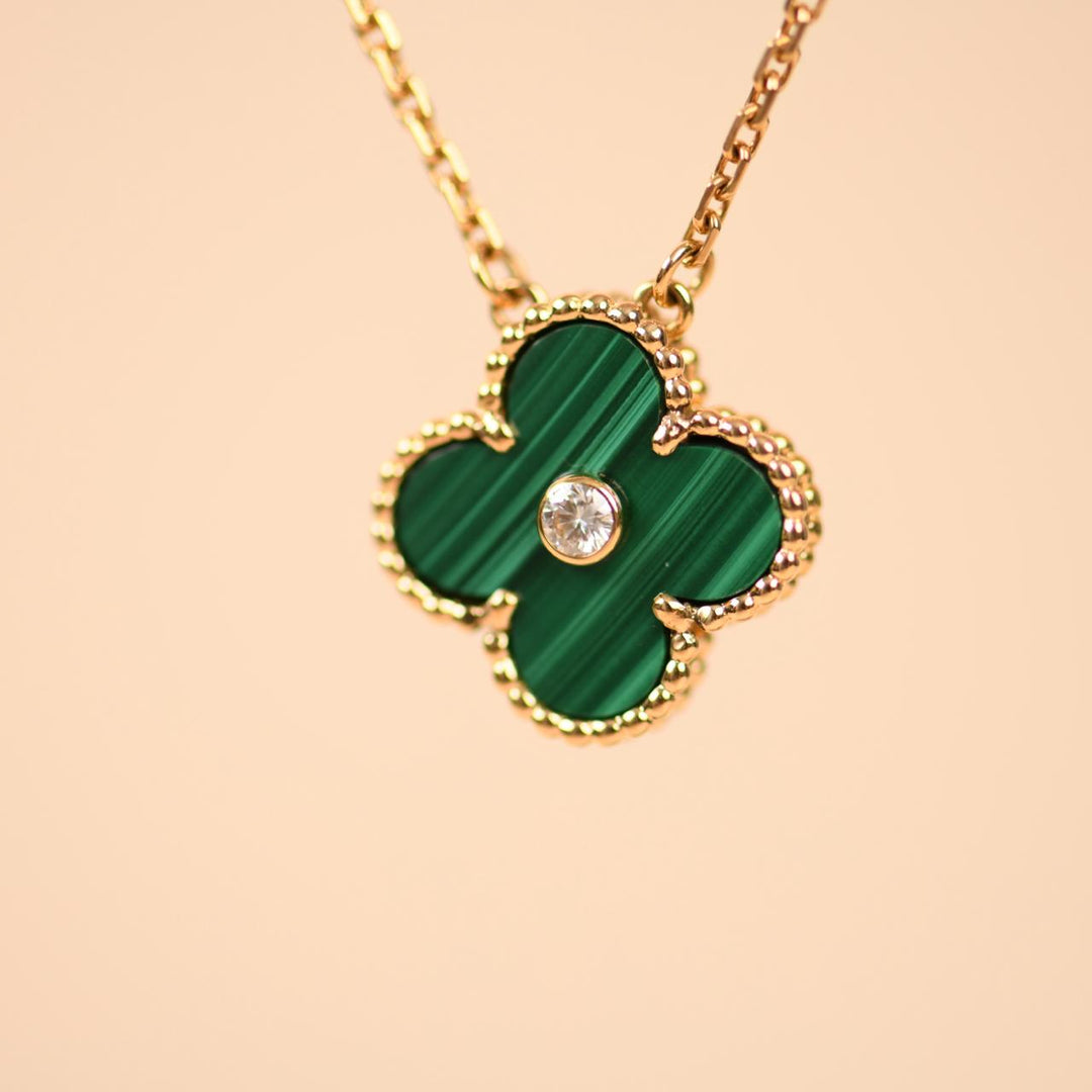 Preloved Authentic Van Cleef Alhambra 2013 Holiday Pendant Necklace Diamond Malachite 