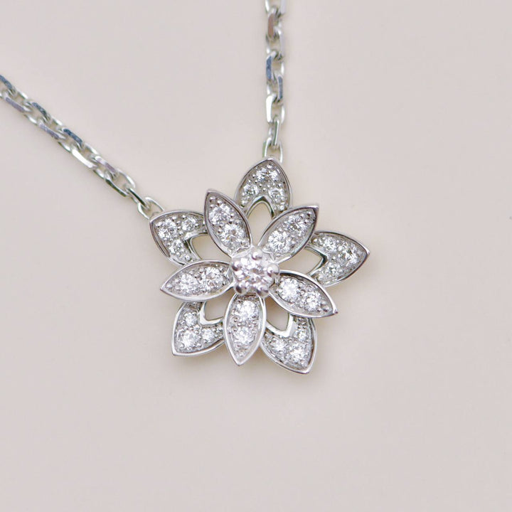 Preloved Authentic Van Cleef Lotus Openwork Diamond Pendant 18K White Gold Mini Model