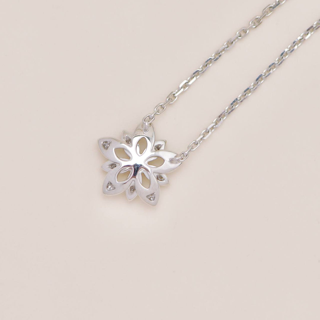 Second Hand Authentic Van Cleef Lotus Openwork Diamond Pendant 18K White Gold Mini Model