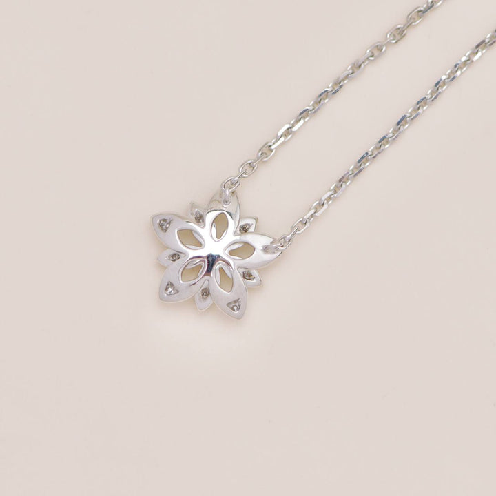 Second Hand Authentic Van Cleef Lotus Openwork Diamond Pendant 18K White Gold Mini Model