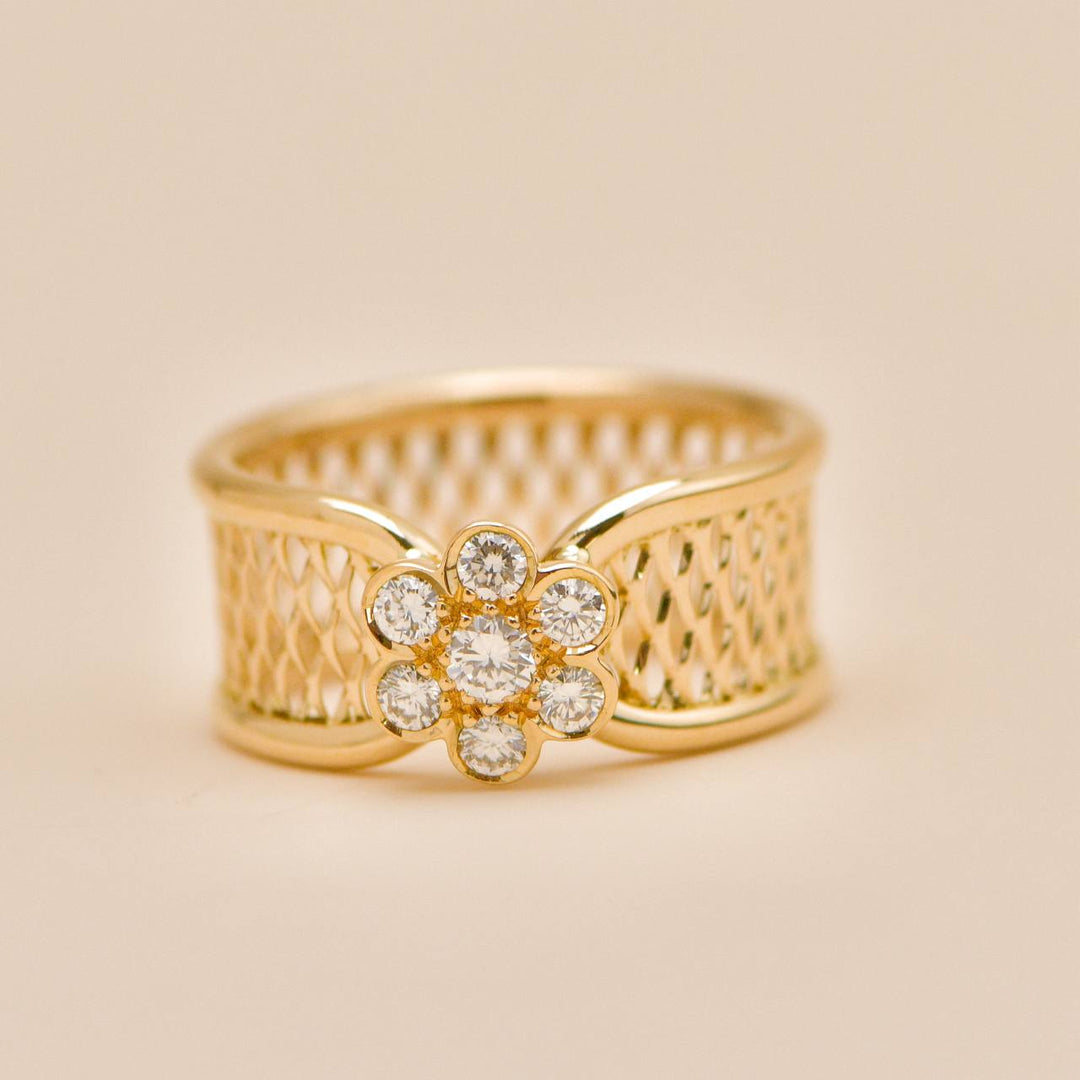 Preloved Authentic Van Cleef Fleurette Ring Diamond 18K Yellow Gold 