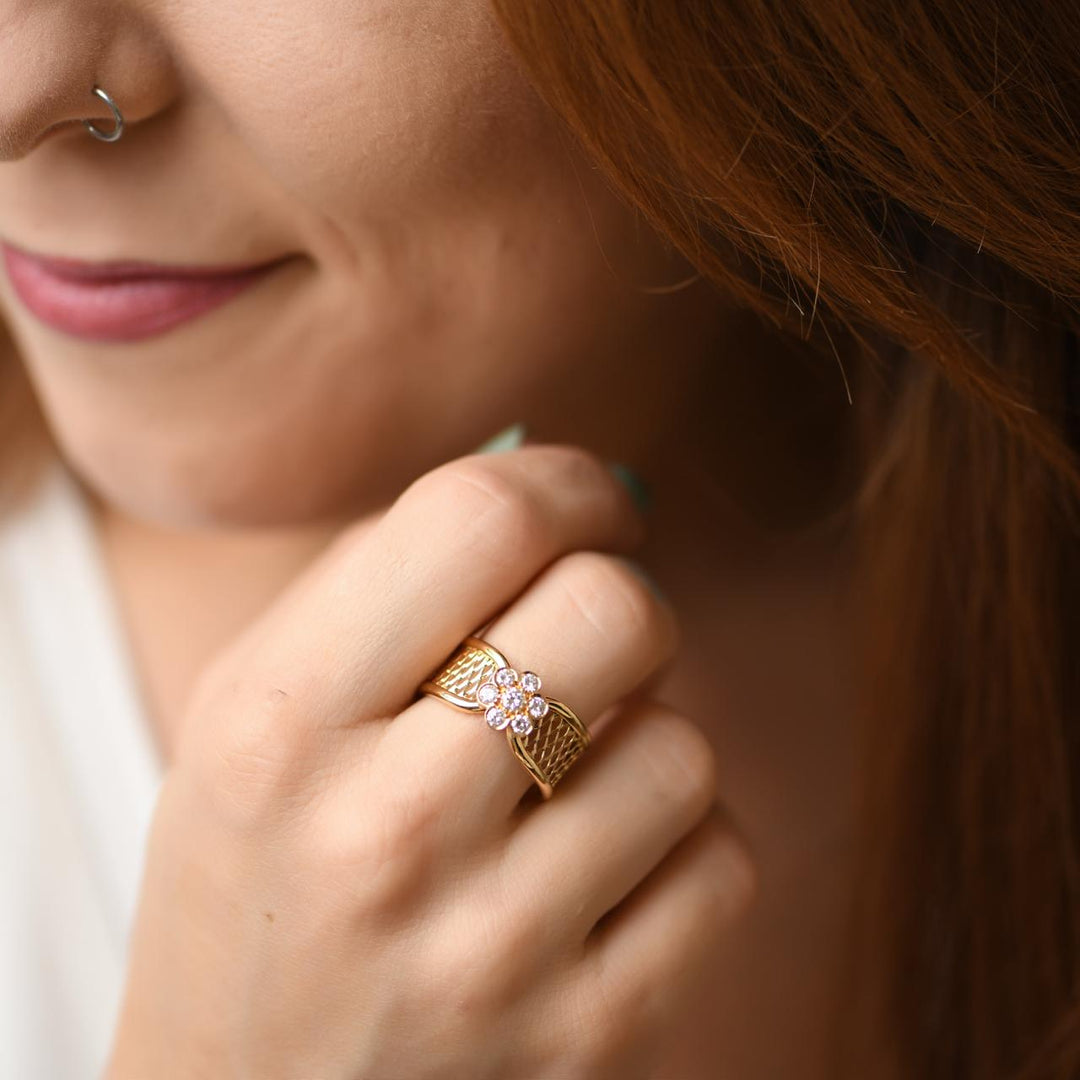 Preowned Authentic Van Cleef & Arpels Fleurette Ring Diamond 18K Yellow Gold 