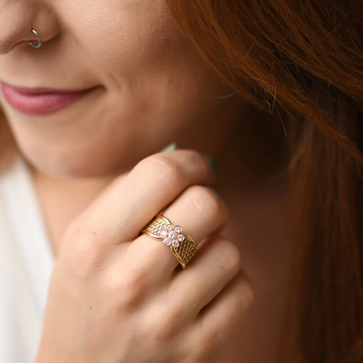 Preowned Authentic Van Cleef & Arpels Fleurette Ring Diamond 18K Yellow Gold 