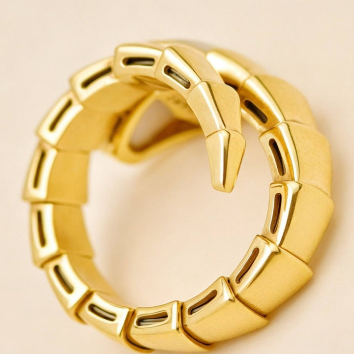 Second Hand Authentic Bvlgari Serpenti Viper Ring Mother Of Pearl 18K Yellow Gold Size M