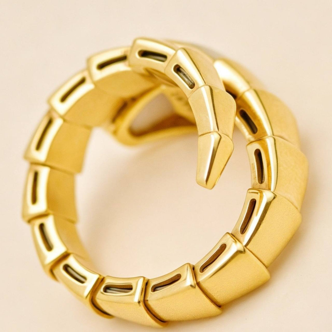 Second Hand Authentic Bvlgari Serpenti Viper Ring Mother Of Pearl 18K Yellow Gold 