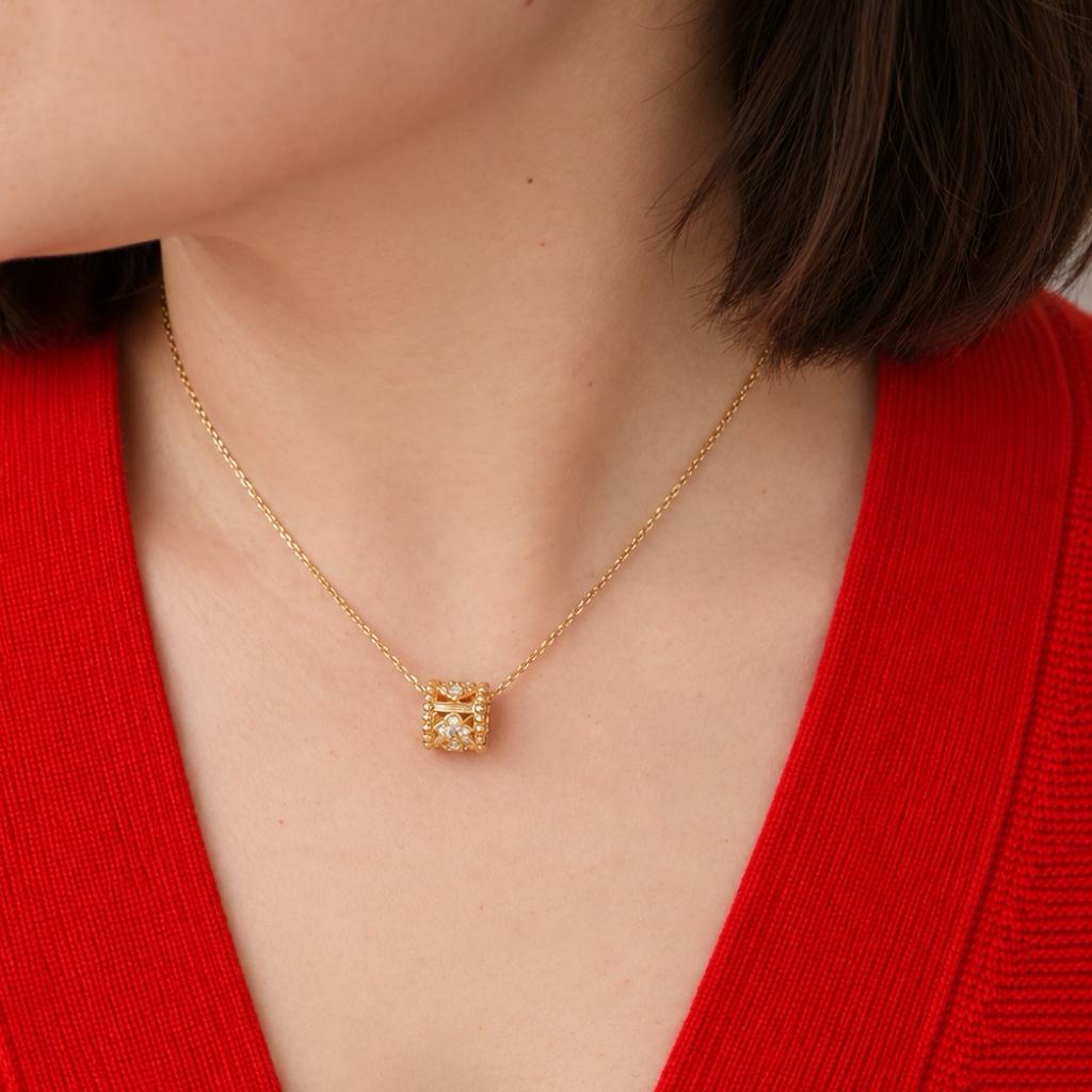 Preloved Authentic Van Cleef Perlée Diamond Flower Pendant 18K Yellow Gold