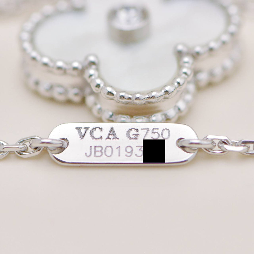 Preowned Authentic VCA Alhambra 2009 Holiday Pendant Mother of Pearl