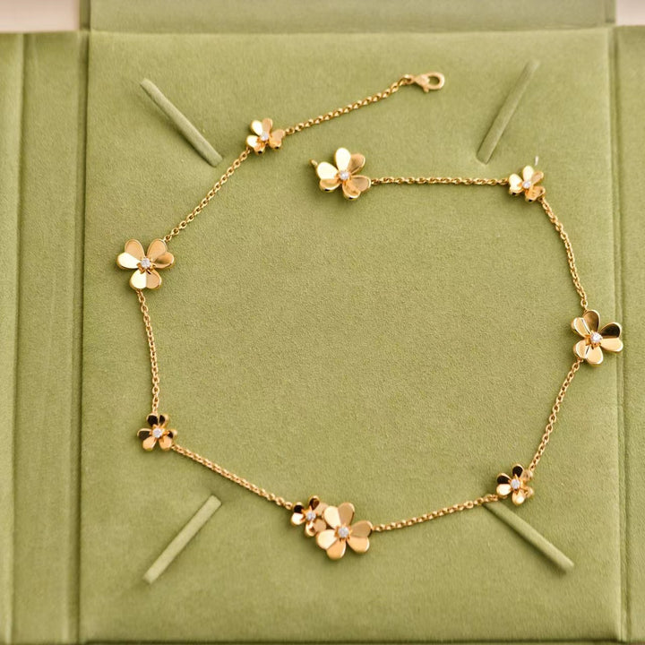 Van Cleef Arpels flower necklace