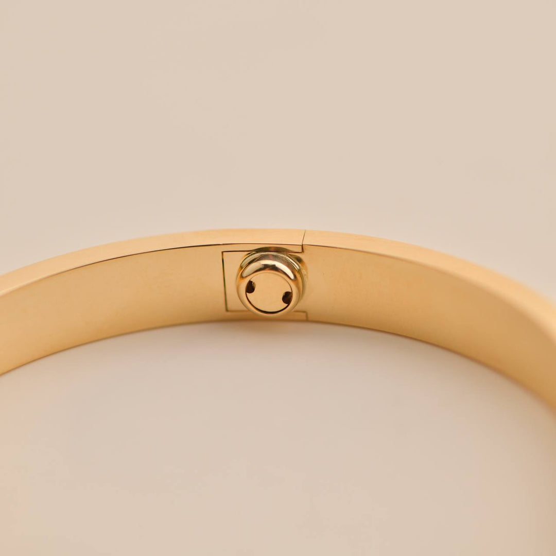 Cartier Love Bracelet 18K Yellow Gold Size 18