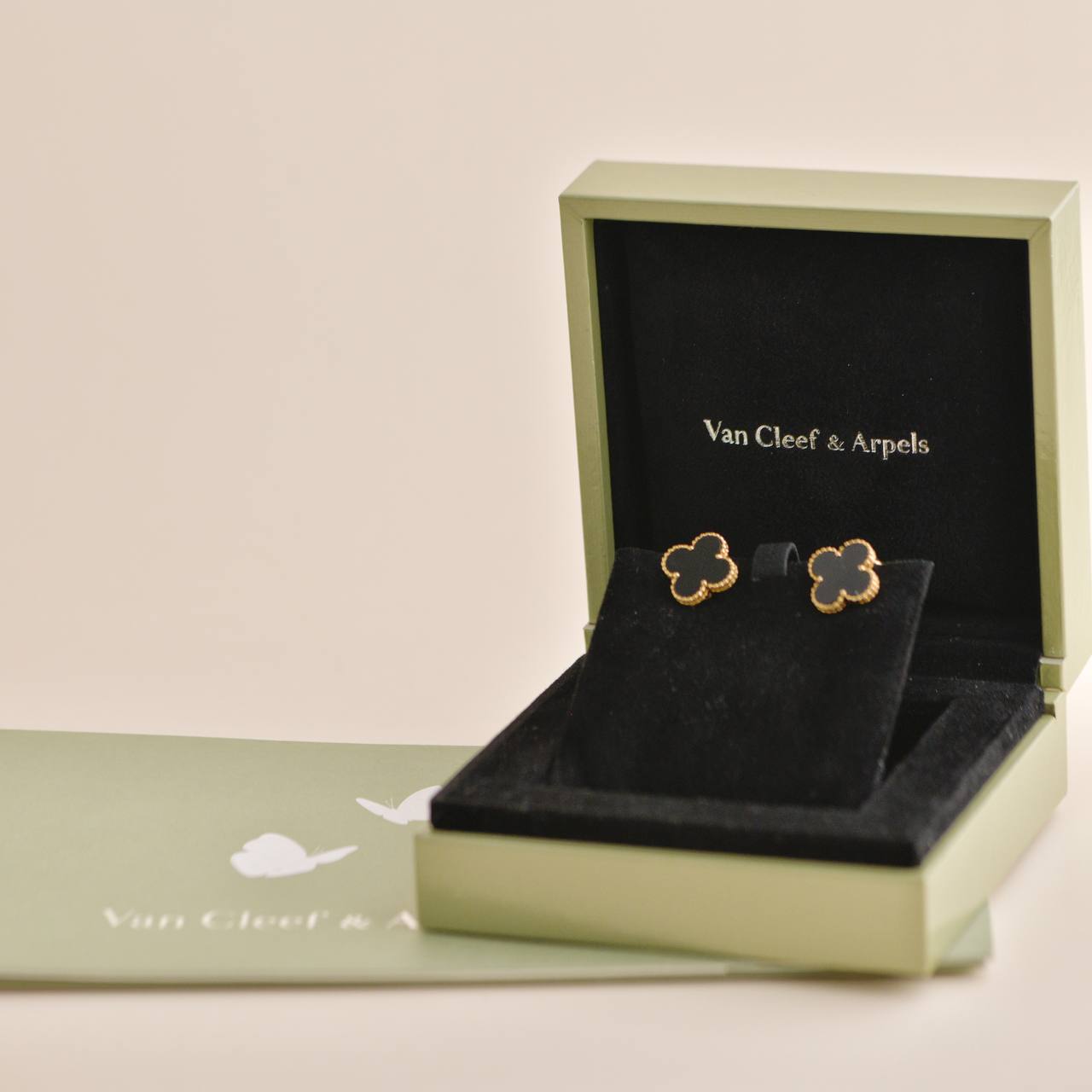 Van cleef black 2025 onyx earrings