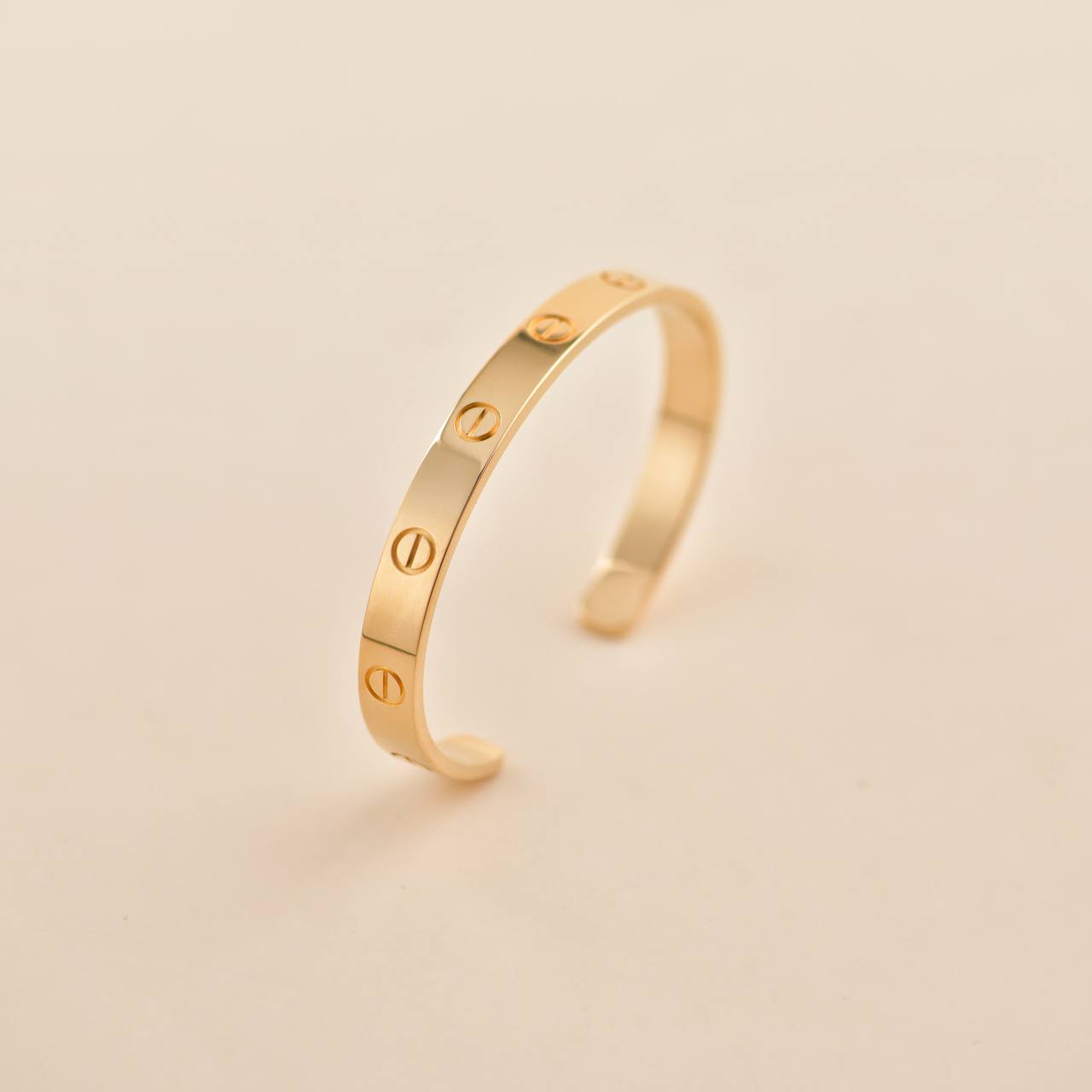 Pin by Geeta Shah on bangle | Cartier love bracelet, Diamond bracelets, Cuff  bangles