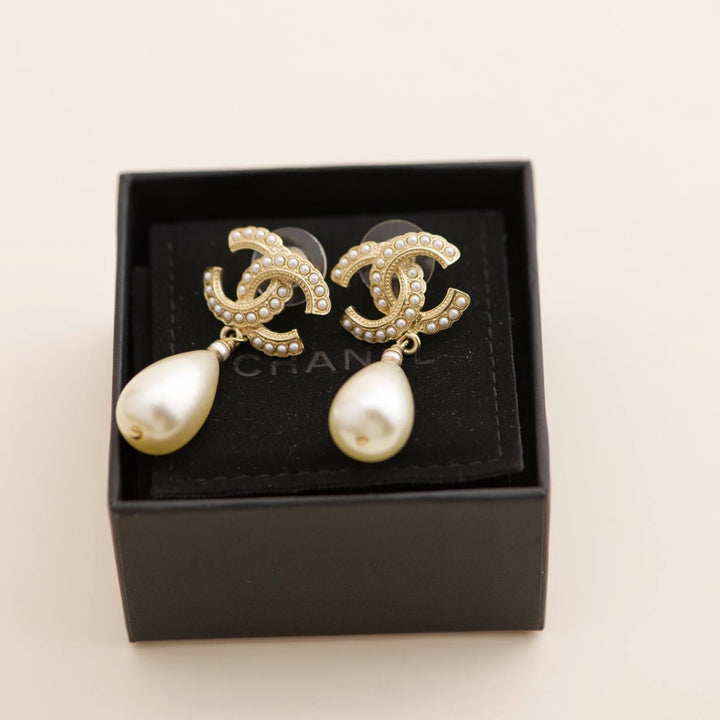 Chanel cc earring