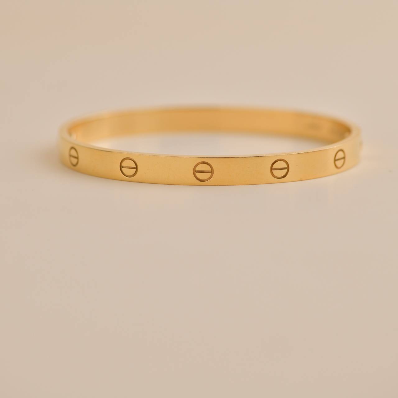 Cartier love bracelet 2024 yellow gold size 18