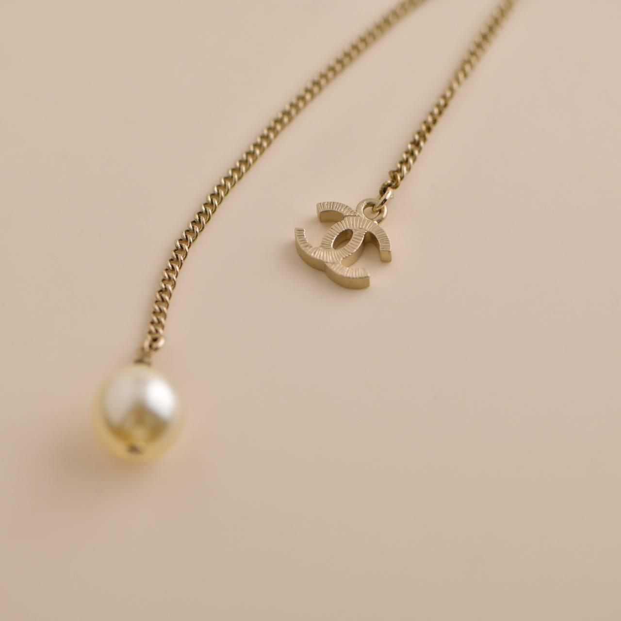 Chanel Pearl and Black Enamel CC Long Necklace – Dandelion Antiques