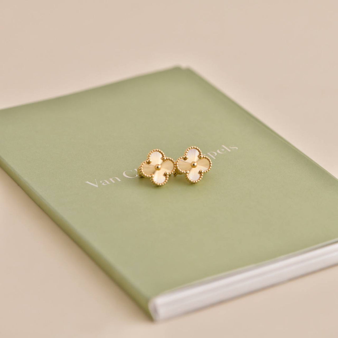  Van Cleef gold Earring