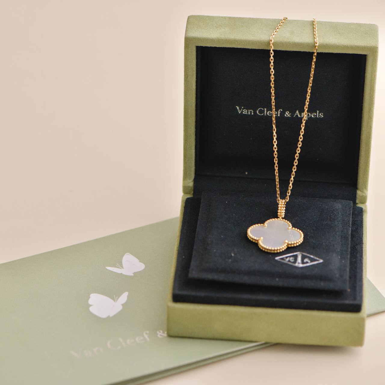 Van Cleef & Arpels Mother of Pearl Magic Alhambra Yellow Gold