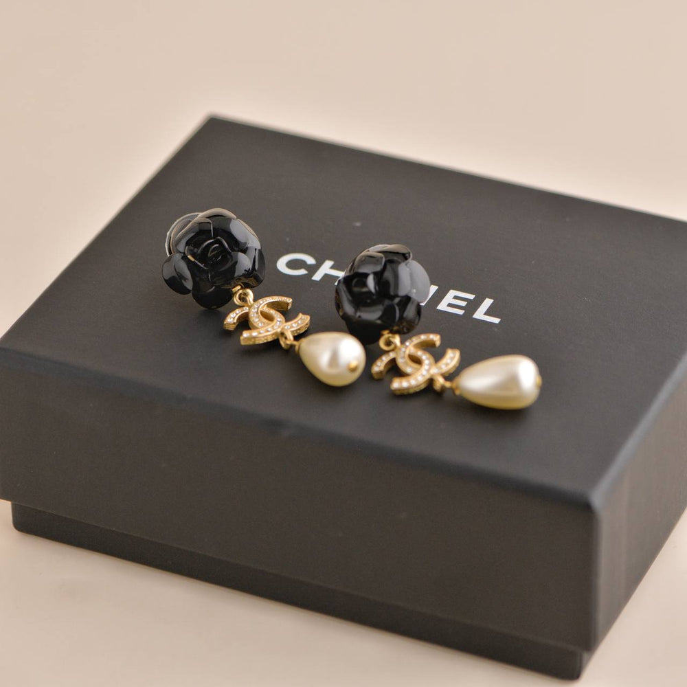 Chanel CC Black Camélia  Earrings