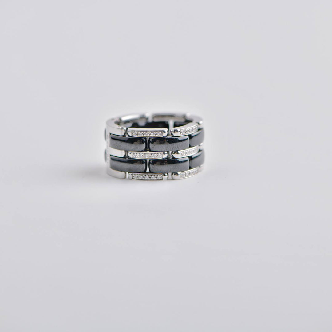 Pre-owned Chanel Black Ceramic Diamond White Gold  Ring