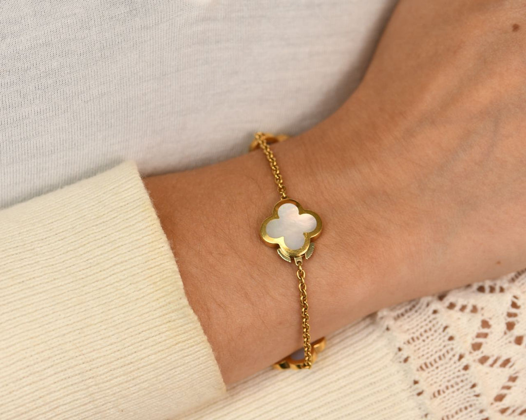 Second Hand Van Cleef & Arpels Pure Alhambra Mother-of-Pearl Yellow Gold Bracelet