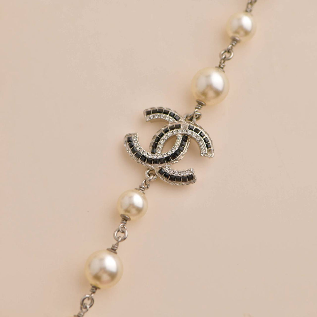 Pre-loved Chanel CC Faux Pearl & Enamel Necklace