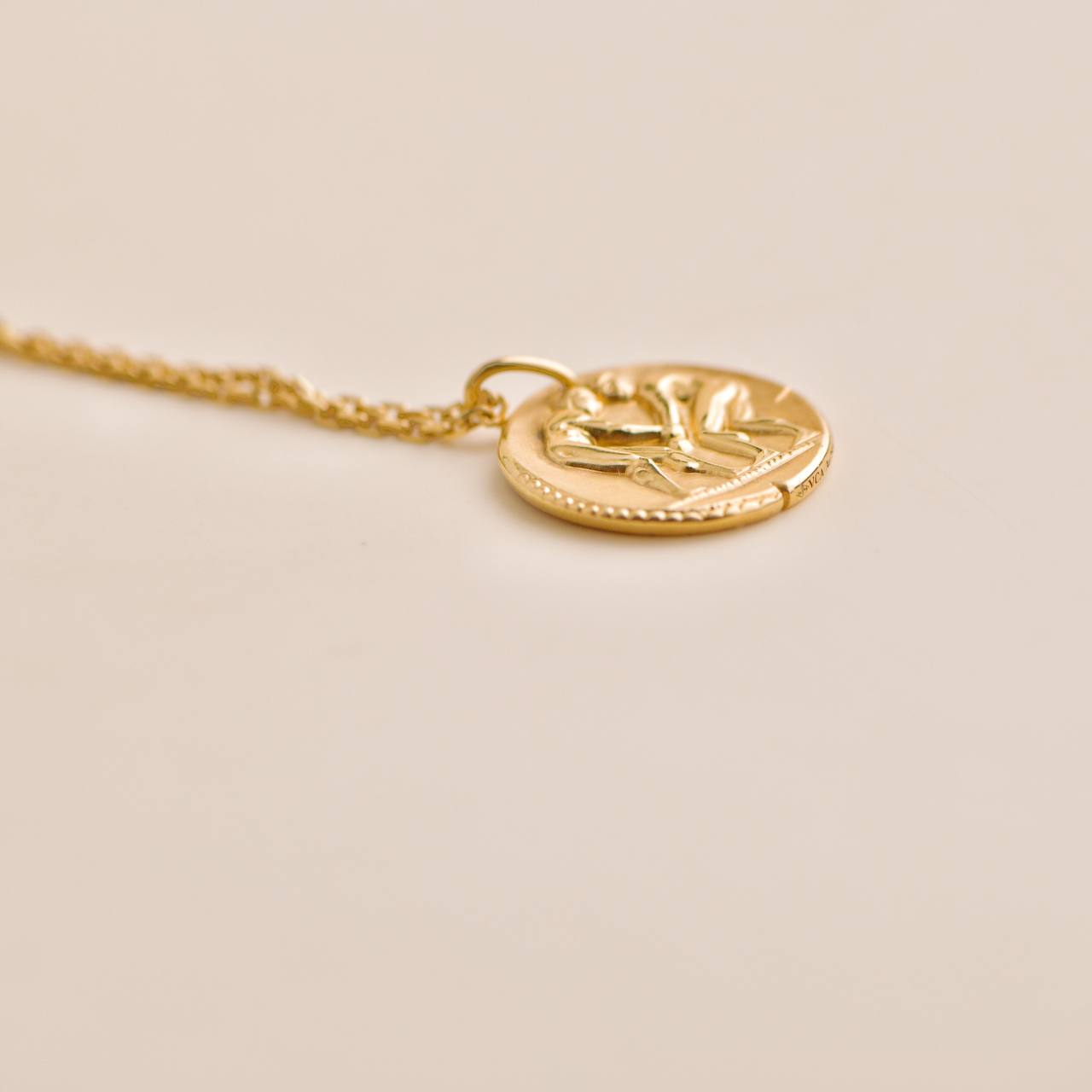 Van Cleef & Arpels Zodiaque Medal Geminorum Yellow Gold Pendant