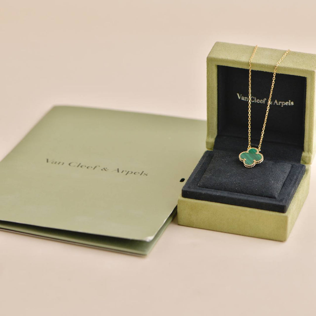 Pre-owned Van Cleef Vintage Alhambra Malachite Yellow Gold Pendant Necklace