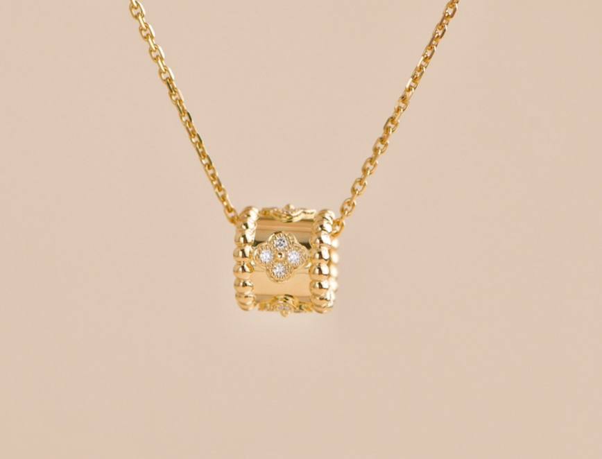 Pre-owned VCA Perlée Diamond Flower 18K Yellow Gold Pendant