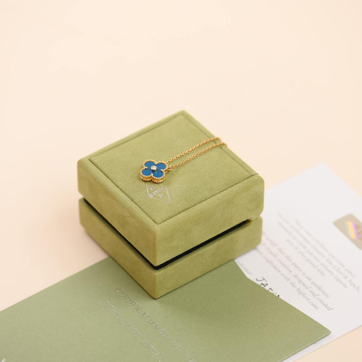 Van cleef 2019 Holiday Pendant Necklace