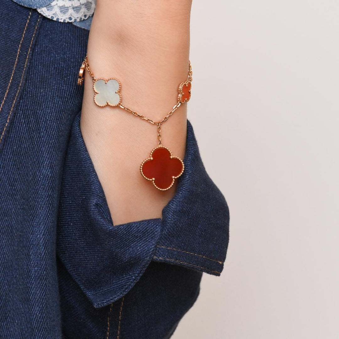 Preloved Van Cleef magic Coral Bracelet