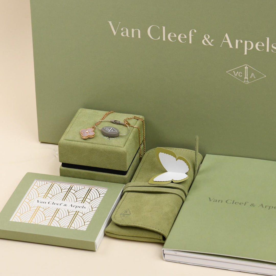 Van cleef 2025 holiday pendant pink mother of pearl