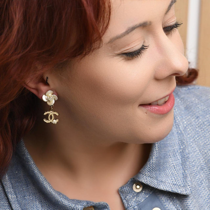 chanel cc Camelia earring