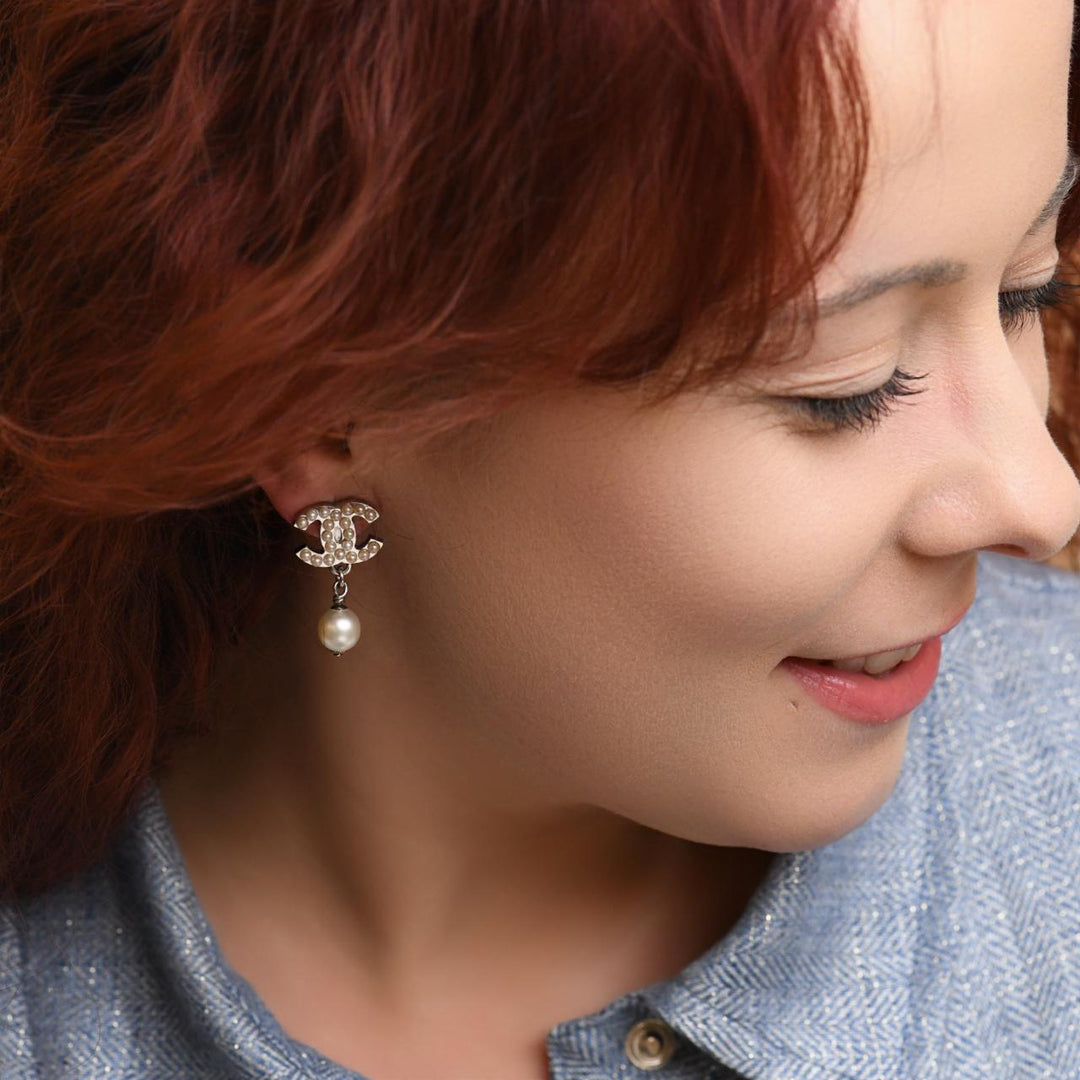 chanel cc pearl earring