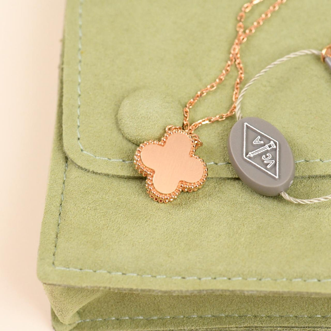 Van cleef 2025 holiday pendant for sale