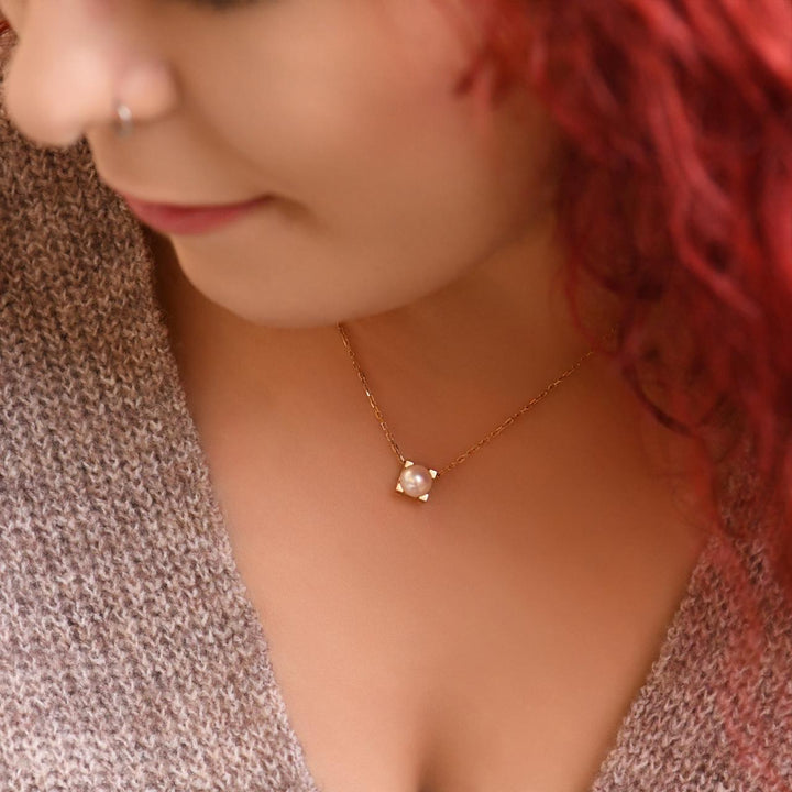 preowned pearl pendant