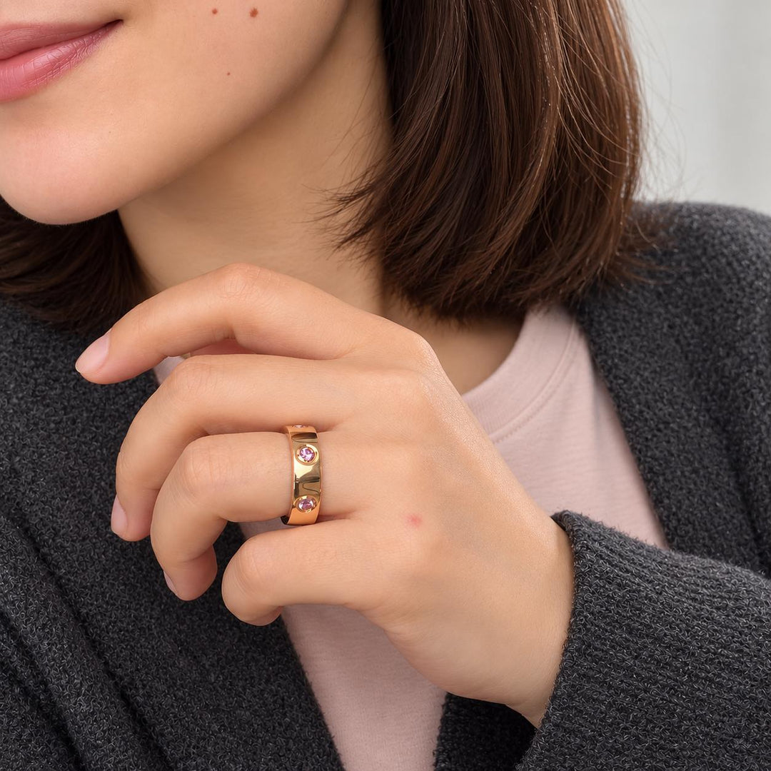 cartier love ring modelling photo 